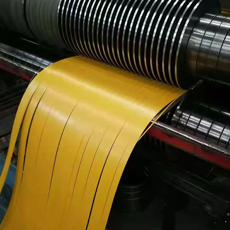 Kekandelan lapisan baja sing dilapisi warna ing urip layanan